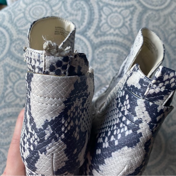 Snakeskin Heeled Booties Size 8 - Picture 7 of 7